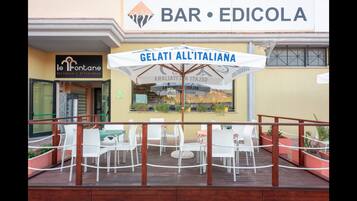 Apartment, 2 Bedrooms, Balcony | Outdoor dining