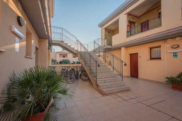 Apartment, 2 Schlafzimmer, Balkon | Unterkunftsgelände