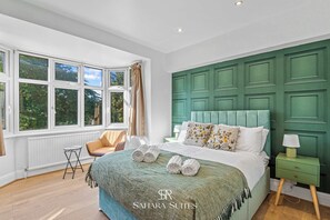 6 bedrooms, iron/ironing board, travel cot, WiFi