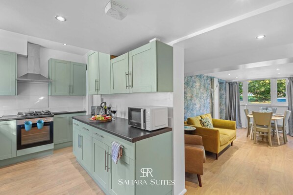 Fridge, microwave, oven, stovetop
