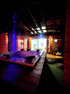 Tina de hidromasaje interior
