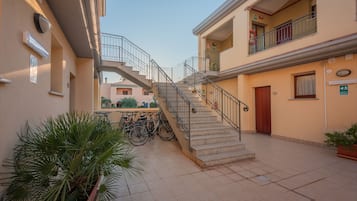 Apartment, 2 Bedrooms, Balcony | Property grounds