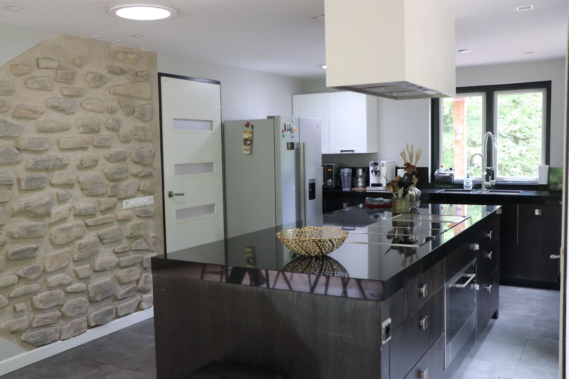 Refrigerador, microondas, horno, placa de cocina