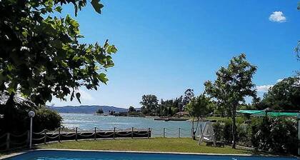 Espectacular Casa a Orillas del Lago Rapel