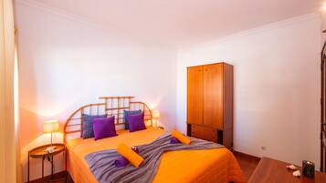 5 bedrooms, soundproofing, iron/ironing board, free WiFi