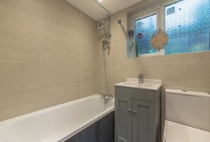 Towels, shampoo, toilet paper - Long stay discount - 4 Bed House - Reading Cent. (Reading)