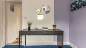 A modern room with a dark wooden console table, a potted plant, and a wall-mounted mirror. - 4 Bed Town House - Reading Cent. (Reading)