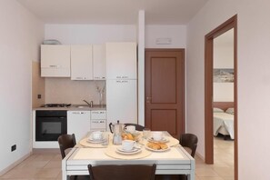 Departamento, 2 habitaciones, balcón | Restaurantes