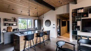 Basic House | Private kitchen | Full-size fridge