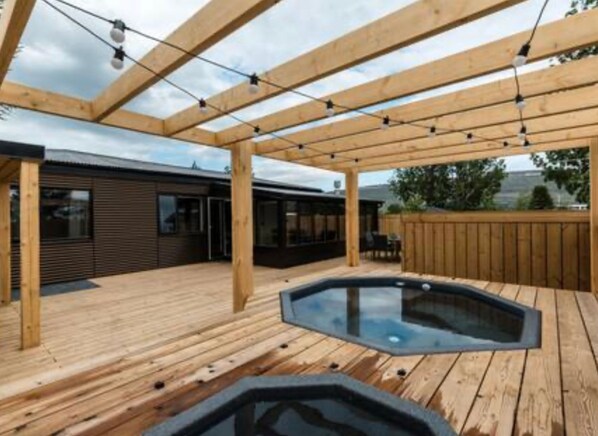 Vista frontal de la propiedad