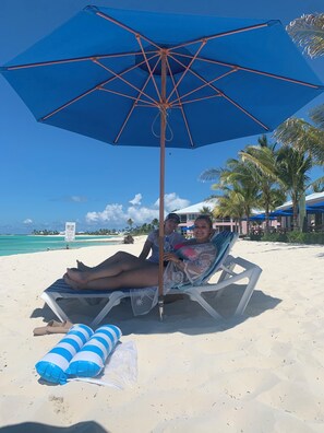 Am Strand, Liegestühle, Strandtücher