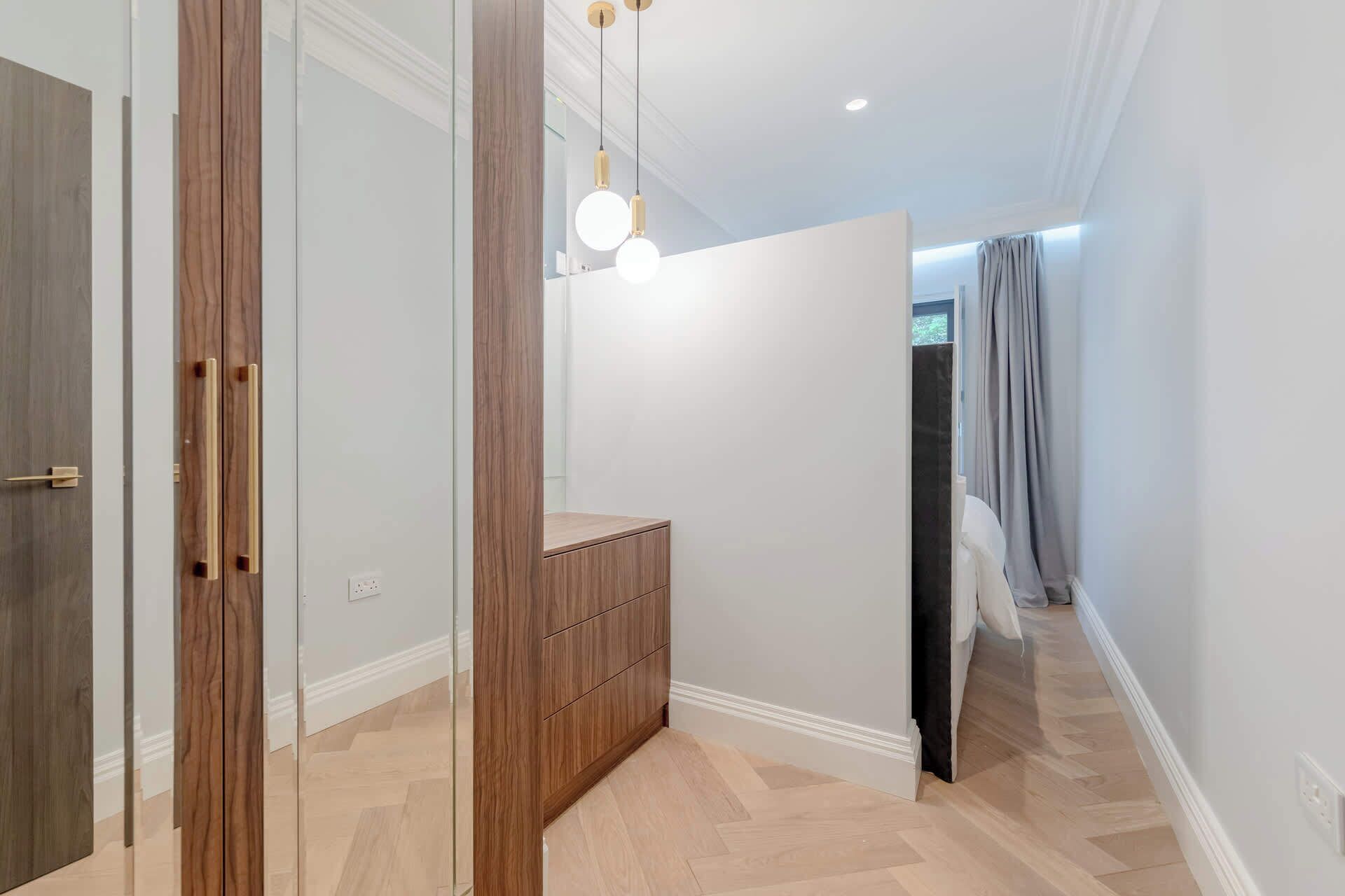 2 habitaciones, tabla de planchar con plancha, internet y ropa de cama 