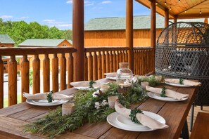 Outdoor dining - Walk To Parkway | Indoor Pool | Amazing Treehouse (Pigeon Forge)