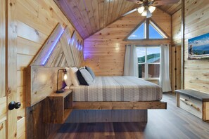 4 bedrooms, desk, iron/ironing board, WiFi - Indoor Pool | Treehouse Loft | Games | Fun 4 Kids (Pigeon Forge)