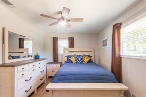 3 habitaciones, tabla de planchar con plancha, wifi y ropa de cama 