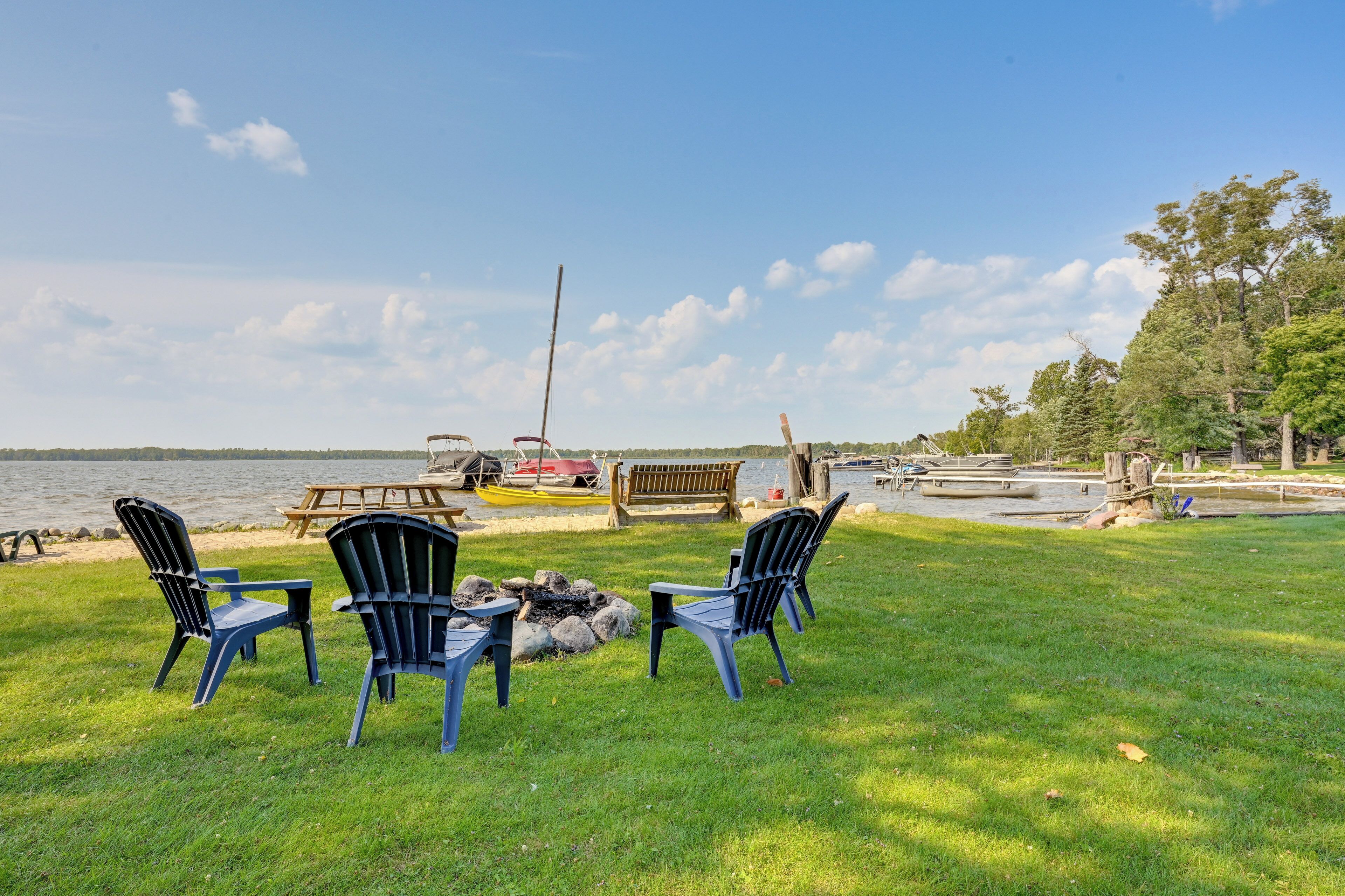 Saint Helen Lake House w/ Private Beach & Fire Pit