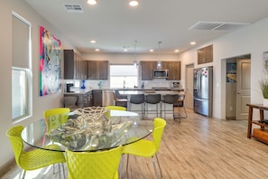 Dining - Las Vegas Home w/ Terrace ~ 10 Mi to the Strip! (Las Vegas)