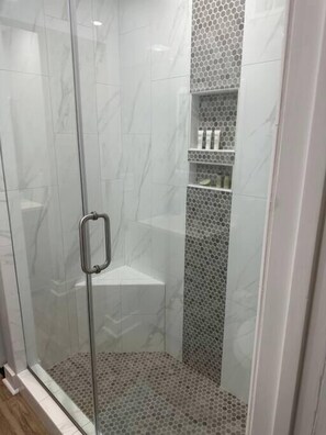 Shower, hair dryer, towels, toilet paper