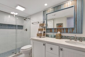 Hair dryer, towels - Turtles & Tails - PET FRIENDLY in Palmetto Dunes! (Hilton Head)