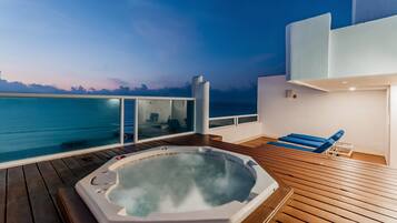 Elite Penthouse | 3 bedrooms, hypo-allergenic bedding, individually decorated