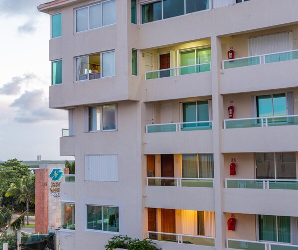 A multi-story hotel with balconies, a fire extinguisher, and a visible sign for 'Roya Solari'.