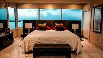 Elite Penthouse | 3 bedrooms, hypo-allergenic bedding, individually decorated