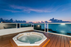 Terrace/patio - Beachfront Penthouses by LivIN Cancun (Cancun)