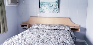 Down duvets, memory-foam beds, desk, free WiFi - Palms by the Beach Motel (Myrtle Beach)