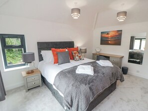 5 عدّة غرف نوم وبديكورات فريدة لكل غرفة وطراز فريد لكل وحدة