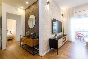 2 bedrooms, iron/ironing board, WiFi, bed sheets - Luxury 2 bedrooms +BALCONY.  designed and spacious BY DizIngof Ben Gurion (Tel Aviv-Yafo)