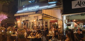 Outdoor dining - Luxury 2 bedrooms +BALCONY.  designed and spacious BY DizIngof Ben Gurion (Tel Aviv-Yafo)