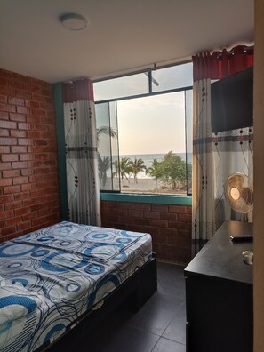 5 bedrooms, free WiFi, bed sheets