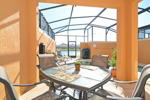 屋外ダイニングエリア