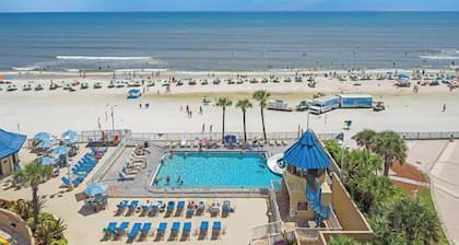 Daytona Beach | Beach Days | Pool & Boardwalk | 2BR Lockoff