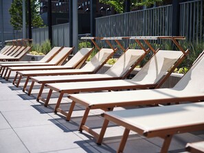 Terrace/patio - Level studio suite with full kitchen and luxury bath (Chicago)