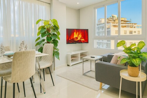 Cozy 1BR condo w/ King bed, full AC, WiFi, smart TVs & Full kitchen in El Vergel