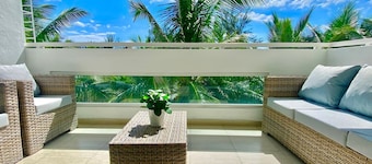 Lovely 2 Bedroom Sea Front Condo Near Colonial Zone, Pool