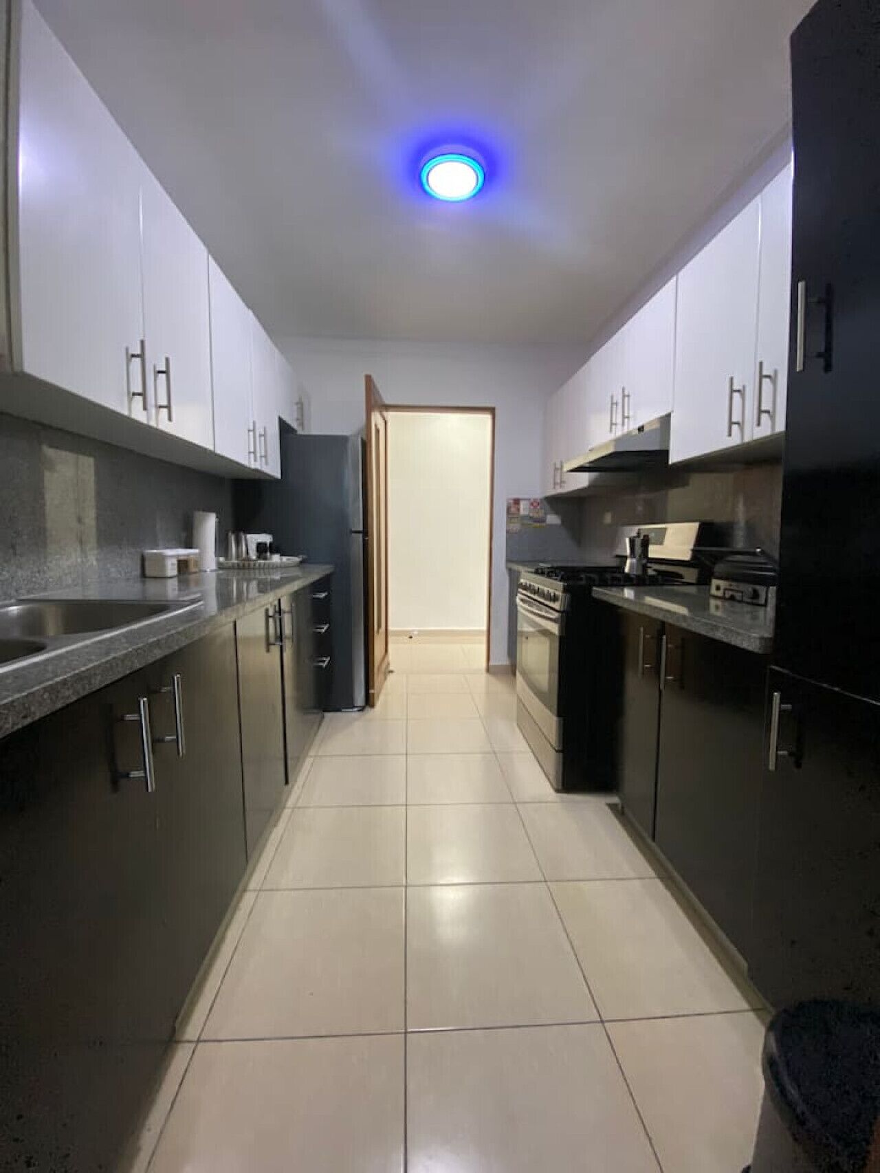 冰箱、微波炉、烤箱、炉灶