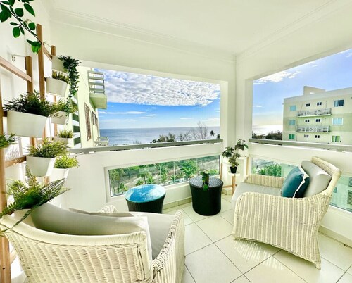Beautiful Ocean View Apt. Pool