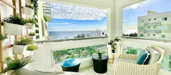 Beautiful Ocean View Apt. Pool