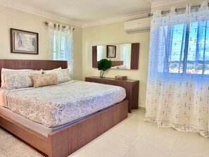 4 bedrooms, iron/ironing board, WiFi, bed sheets - Beautiful Ocean View Apt. Pool (Santo Domingo Este)