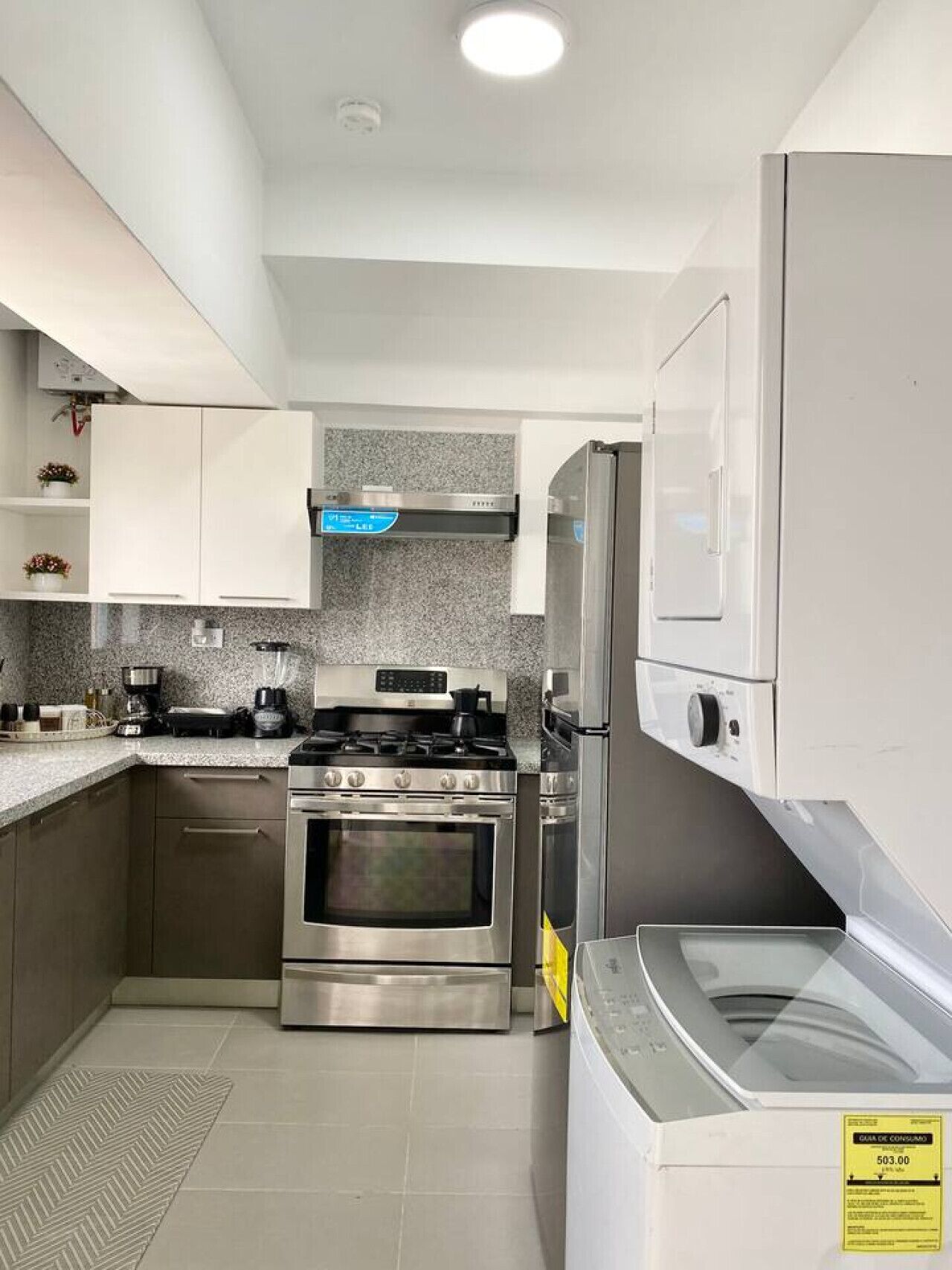 Fridge, oven, stovetop, coffee/tea maker