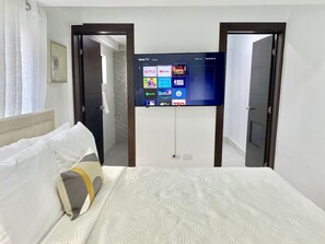 2 habitaciones, escritorio, tabla de planchar con plancha y wifi 