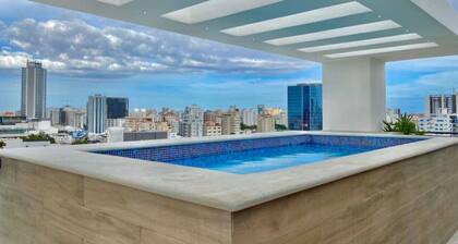 Lovely City Center Condo, Pool, Great City Views