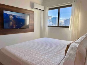 Desk, iron/ironing board, WiFi, bed sheets