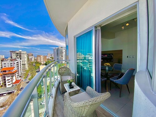 Stylish, Upscale City Center Condo, Rooftop Terrace with Amazing City Views.