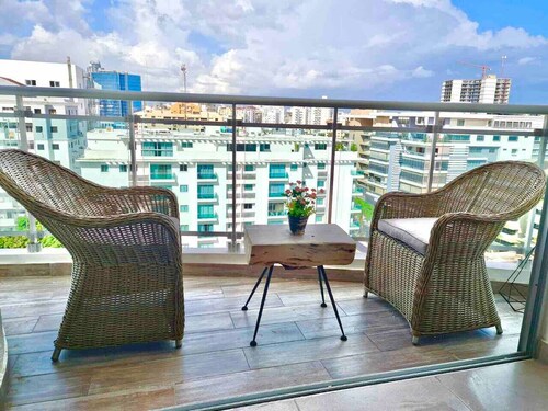 Stylish, Upscale City Center Condo, Rooftop Terrace with Amazing City Views.