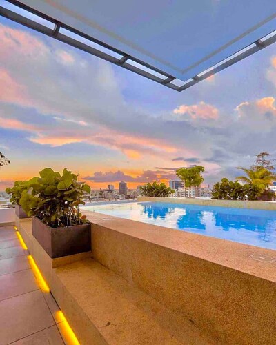 Luxury, Upscale City Center Condo, Amazing Social Areas, Jacuzzi, Great Views.