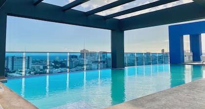 Stylish Centric Condo, Full AC, Rooftop Terrace, Pool, Spectacular City Views