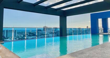 Stylish Centric Condo, Full AC, Rooftop Terrace, Pool, Spectacular City Views